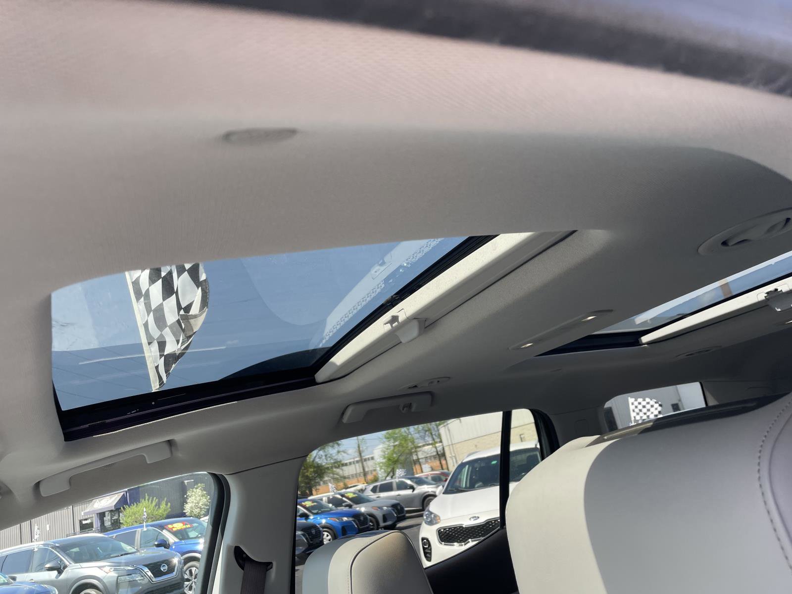 Used 2017 GMC Acadia SLT w/ LPO, Cargo Package image 9