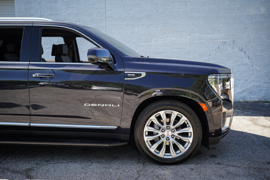 Used 2024 GMC Yukon Denali w/ Advanced Technology Package AWD/4WD image 17
