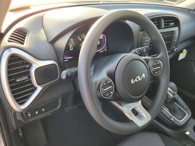 Used 2025 Kia Soul LX image 23