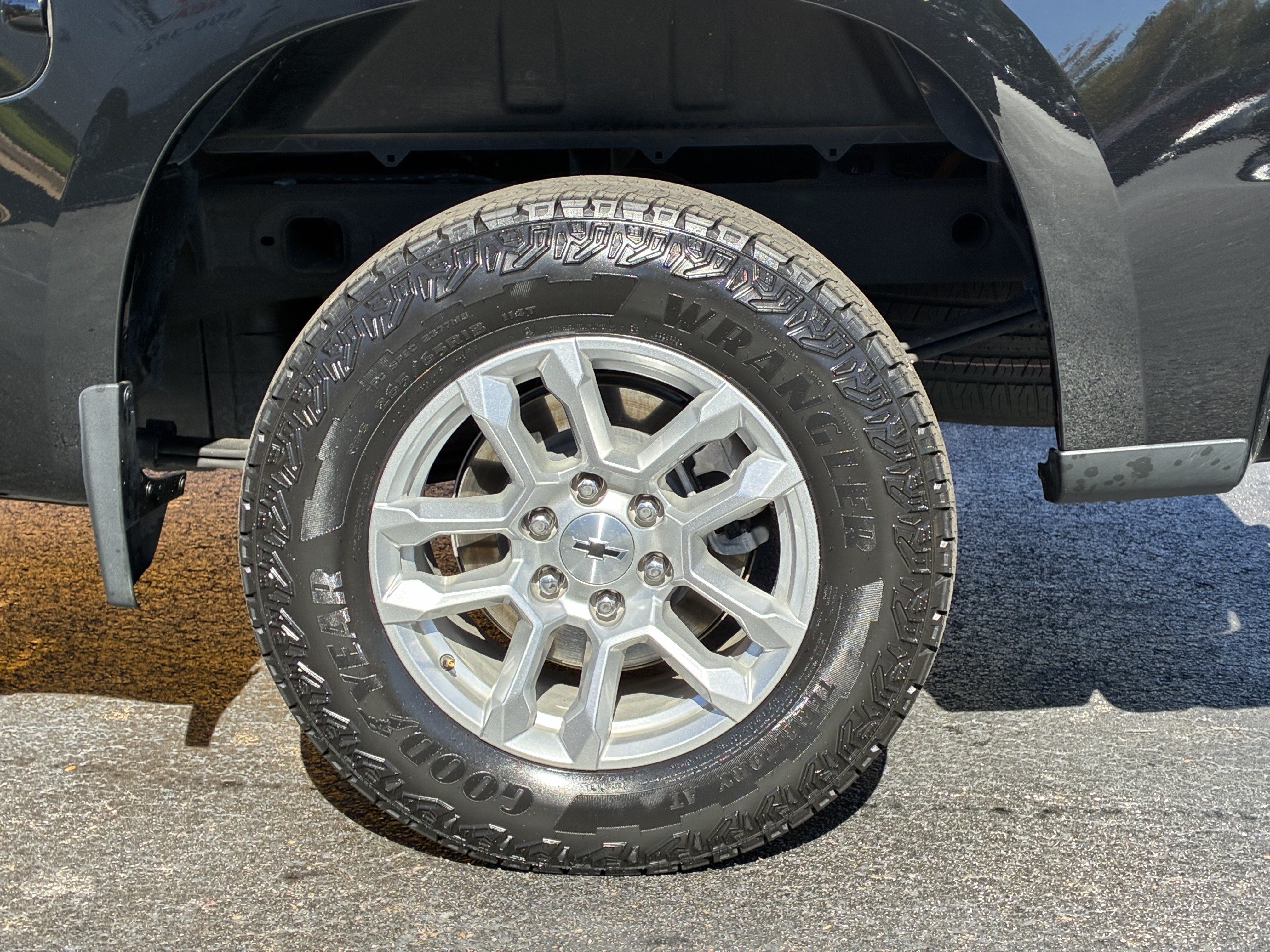 Used 2023 Chevrolet Silverado 1500 RST AWD/4WD image 10