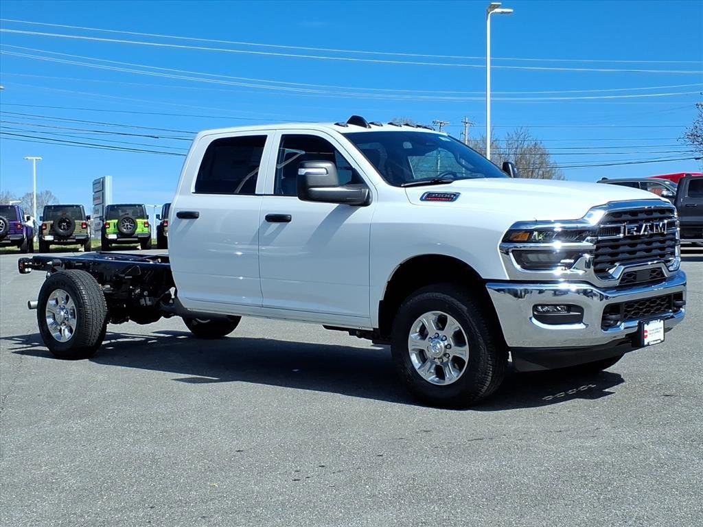 New 2026 RAM 3500 Tradesman image 2