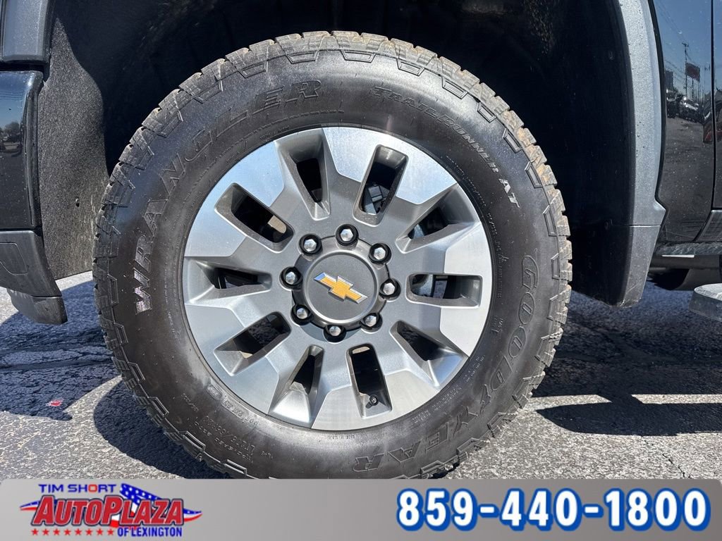 Used 2025 Chevrolet Silverado 2500 Custom w/ Custom Value Package image 17