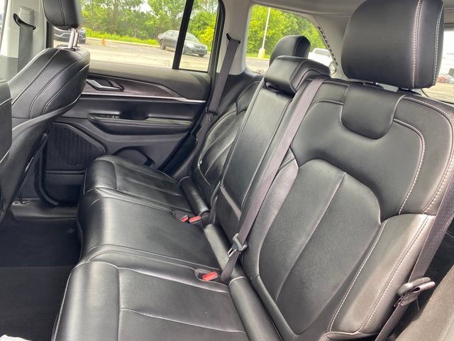 Used 2023 Jeep Grand Cherokee Limited AWD/4WD image 19