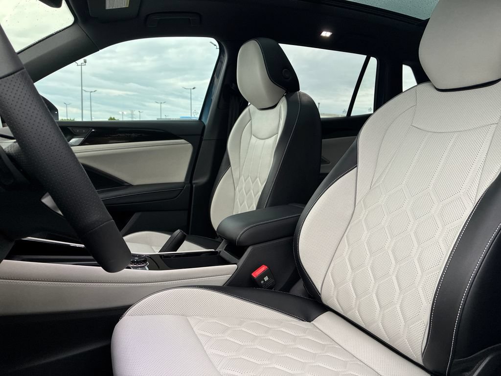 New 2026 Volkswagen Tiguan SEL R-Line AWD/4WD image 11