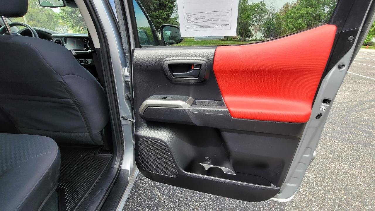 Used 2020 Toyota Tacoma SR5 AWD/4WD image 22