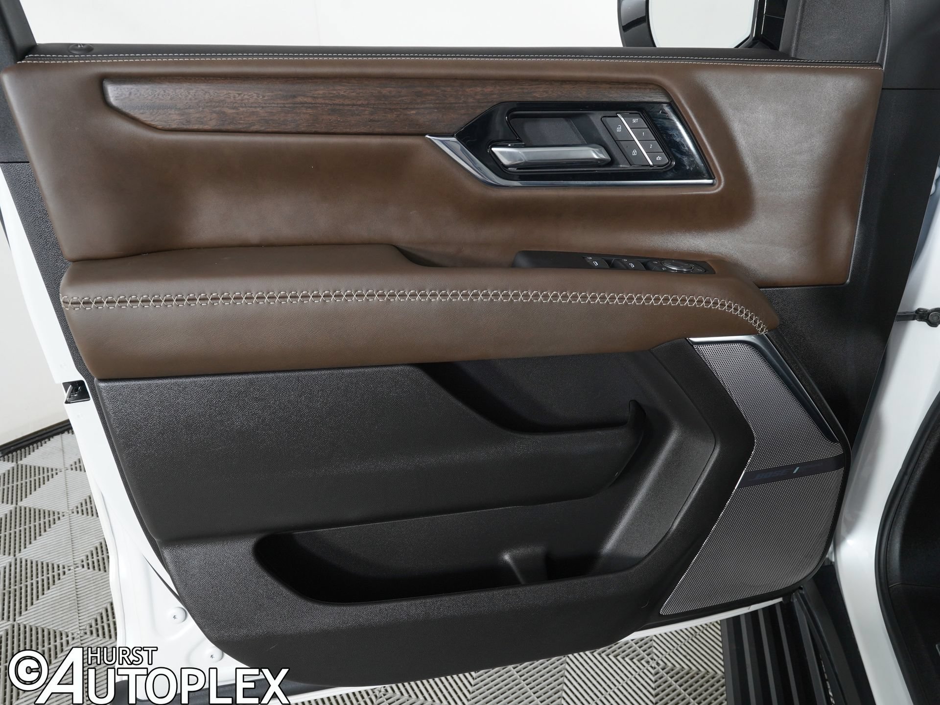 Used 2025 GMC Yukon Denali Ultimate AWD/4WD image 16