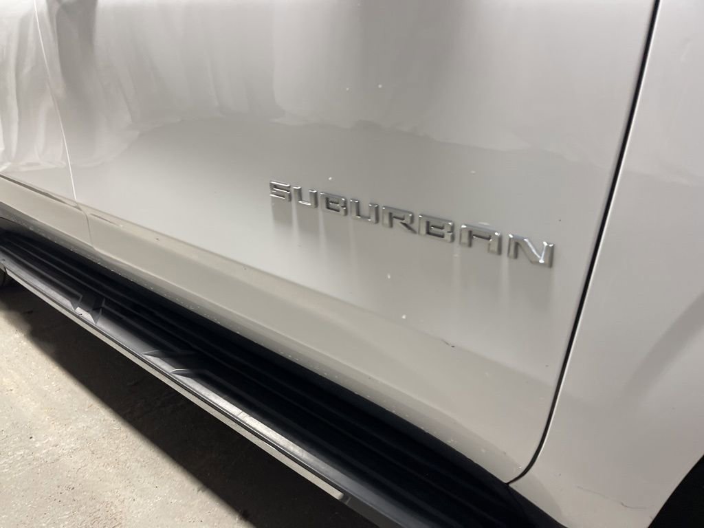 Used 2024 Chevrolet Suburban Premier image 9