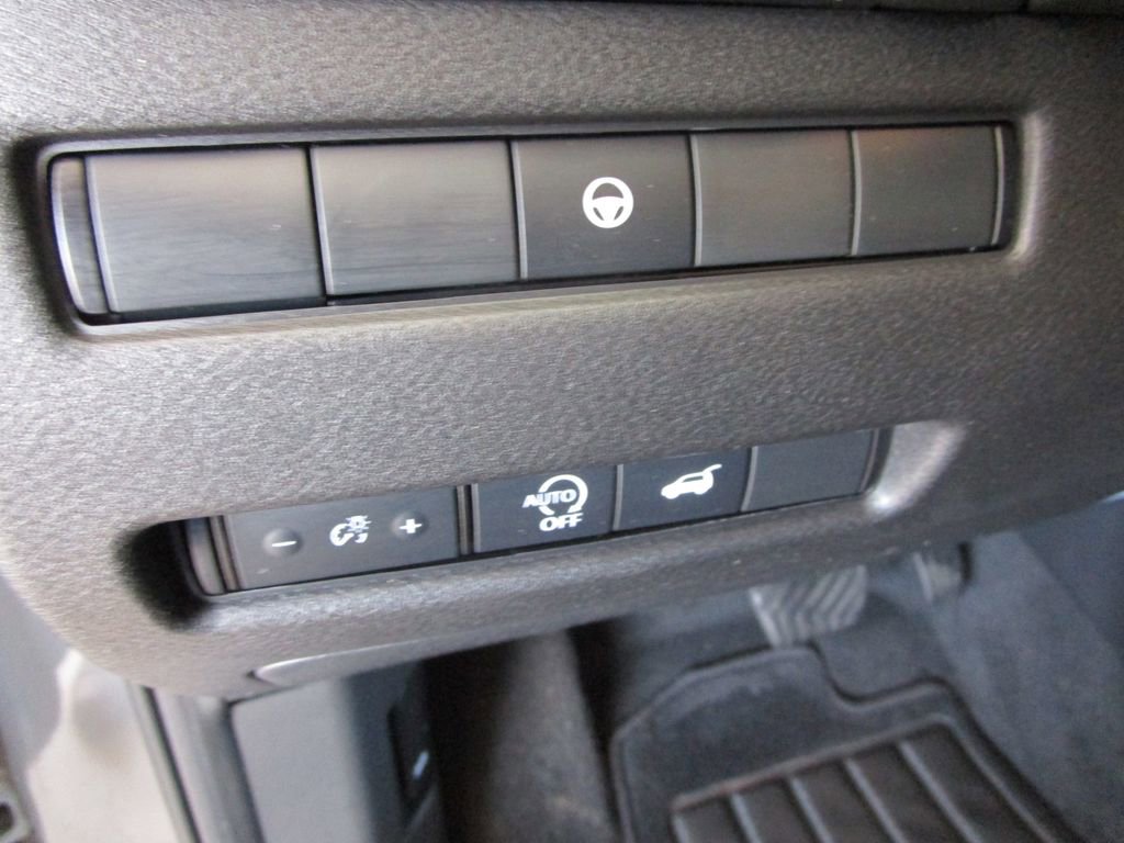 Used 2025 Nissan Rogue SL AWD/4WD image 27