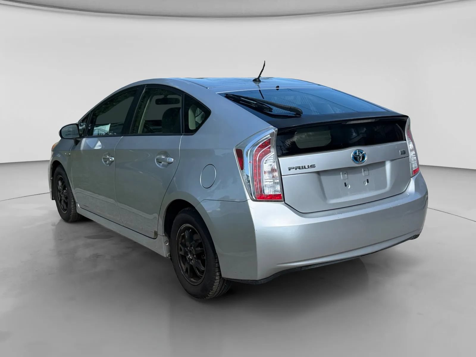 Used 2014 Toyota Prius Two FWD image 3