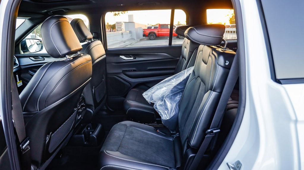 New 2025 Jeep Grand Cherokee L Altitude image 20