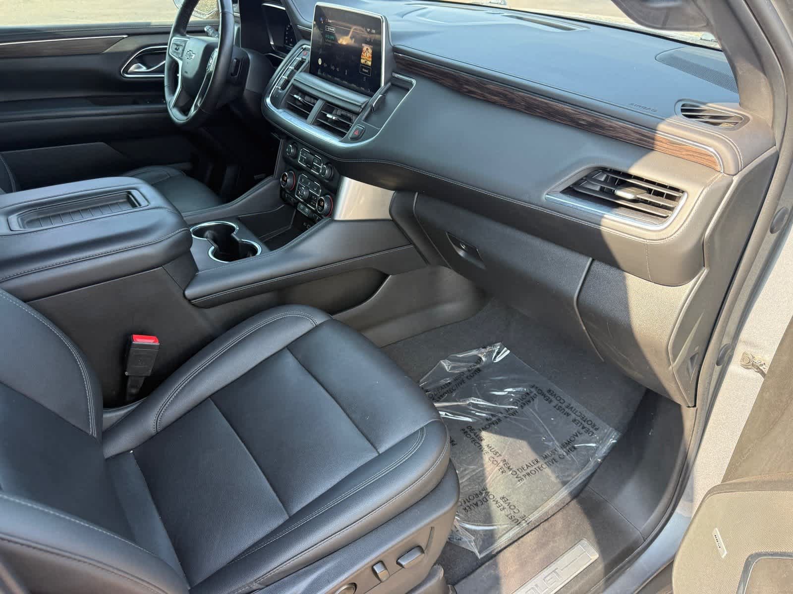 Used 2022 Chevrolet Suburban Z71 w/ Z71 Off-Road Package AWD/4WD image 32