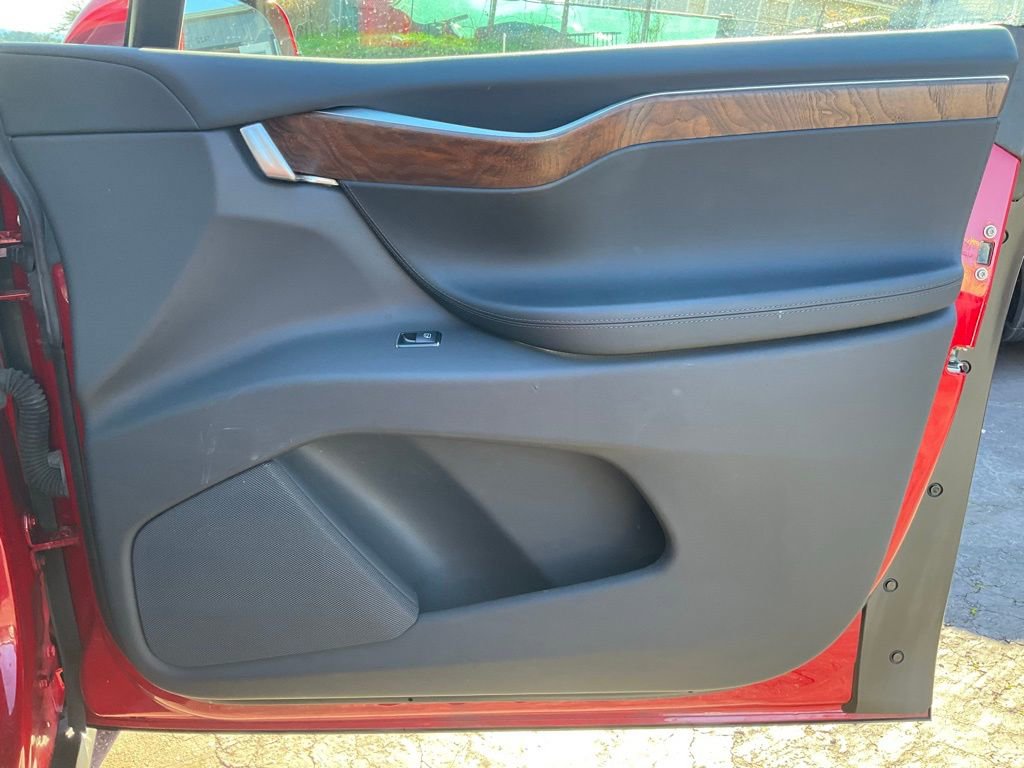Used 2017 Tesla Model X 75D image 85