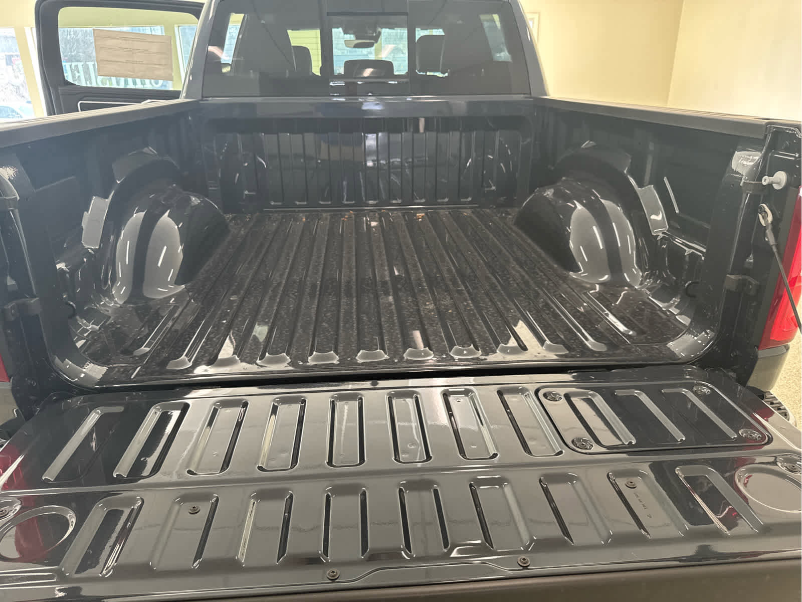 New 2026 RAM 1500 Laramie AWD/4WD image 28