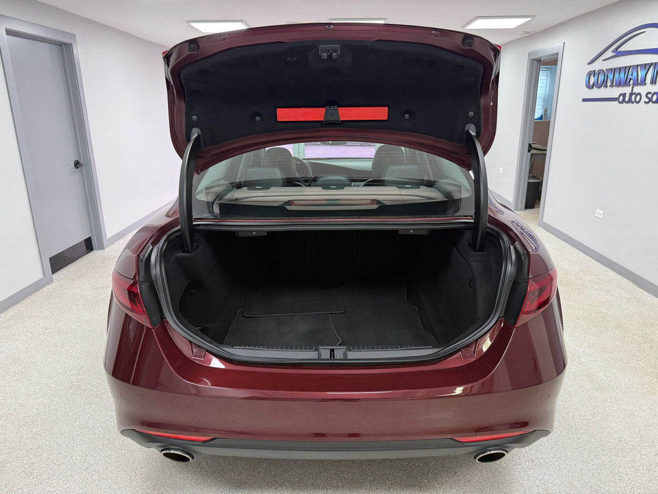 Used 2018 Alfa Romeo Giulia AWD image 37