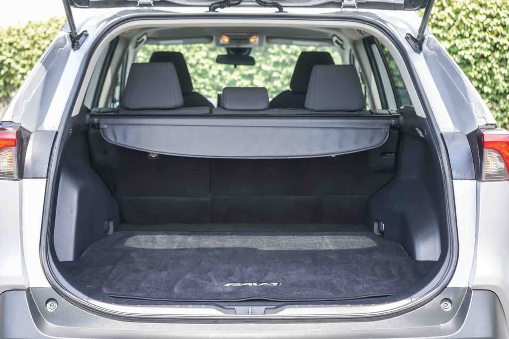 Used 2021 Toyota RAV4 LE w/ Carpet Mat Package (TMS) FWD image 38