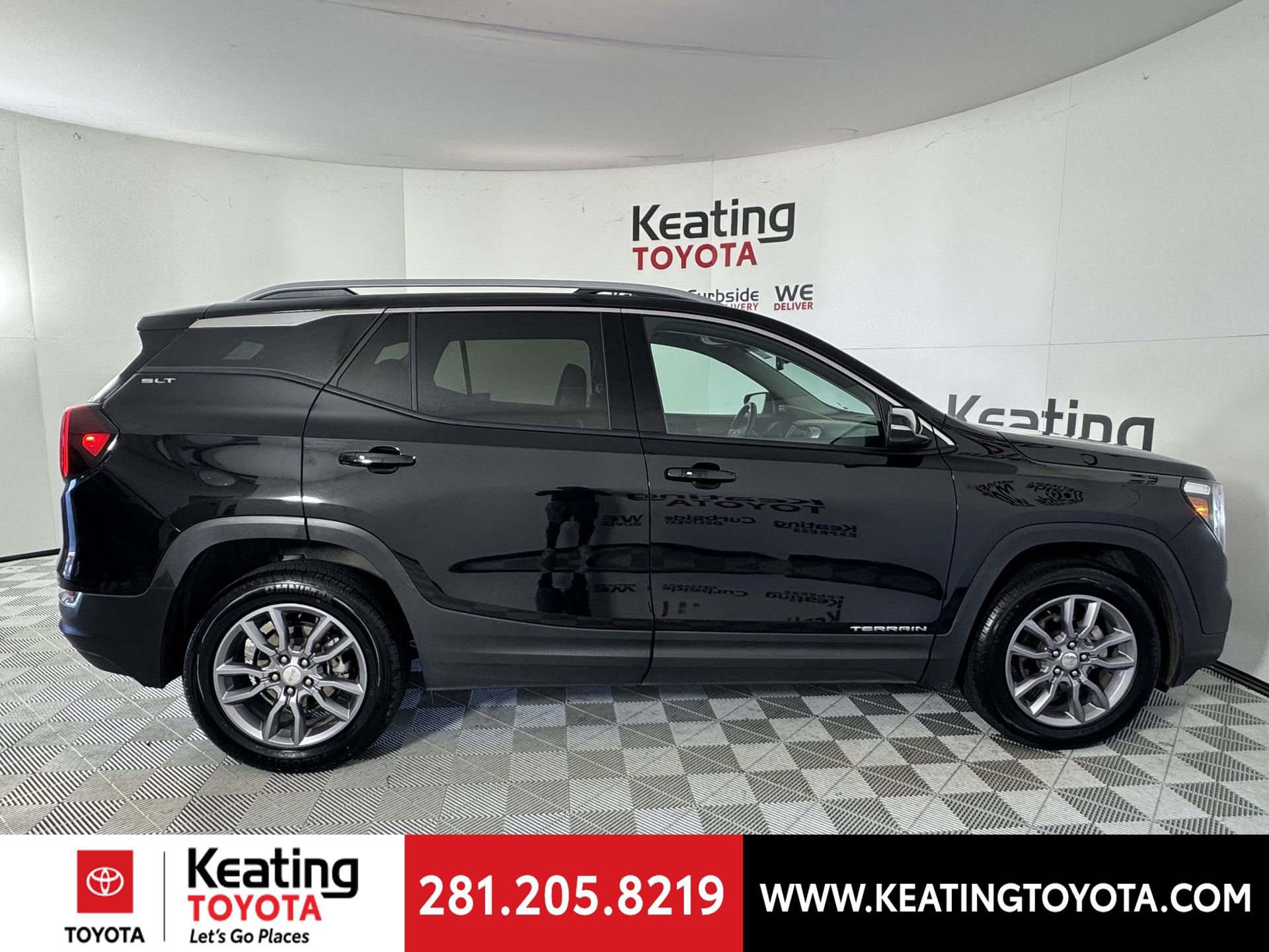 Used 2024 GMC Terrain SLT image 3
