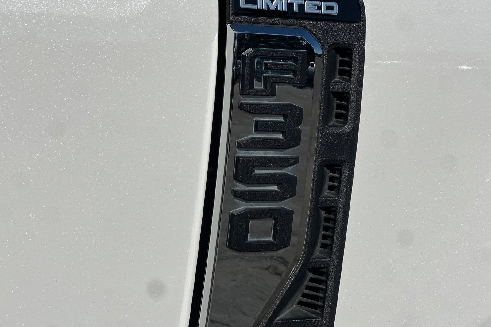 Used 2024 Ford F350 Limited AWD/4WD image 28