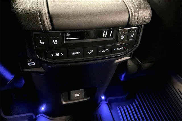 Used 2024 Toyota Grand Highlander Platinum image 31
