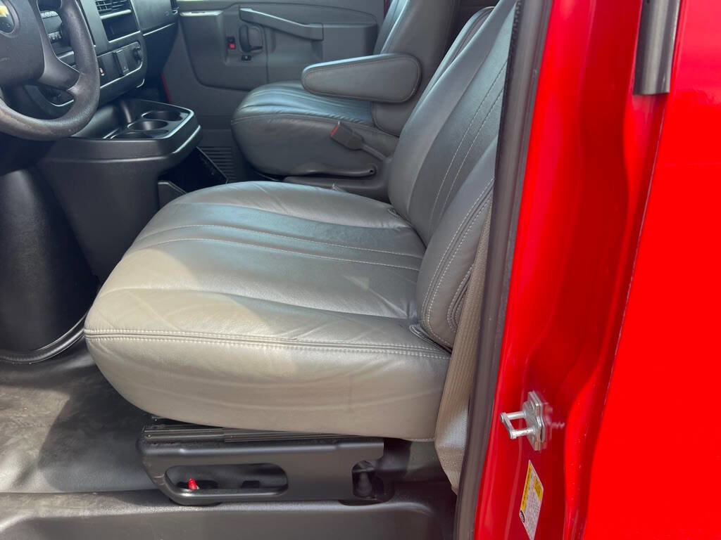 Used 2016 Chevrolet Express 3500 LS image 12