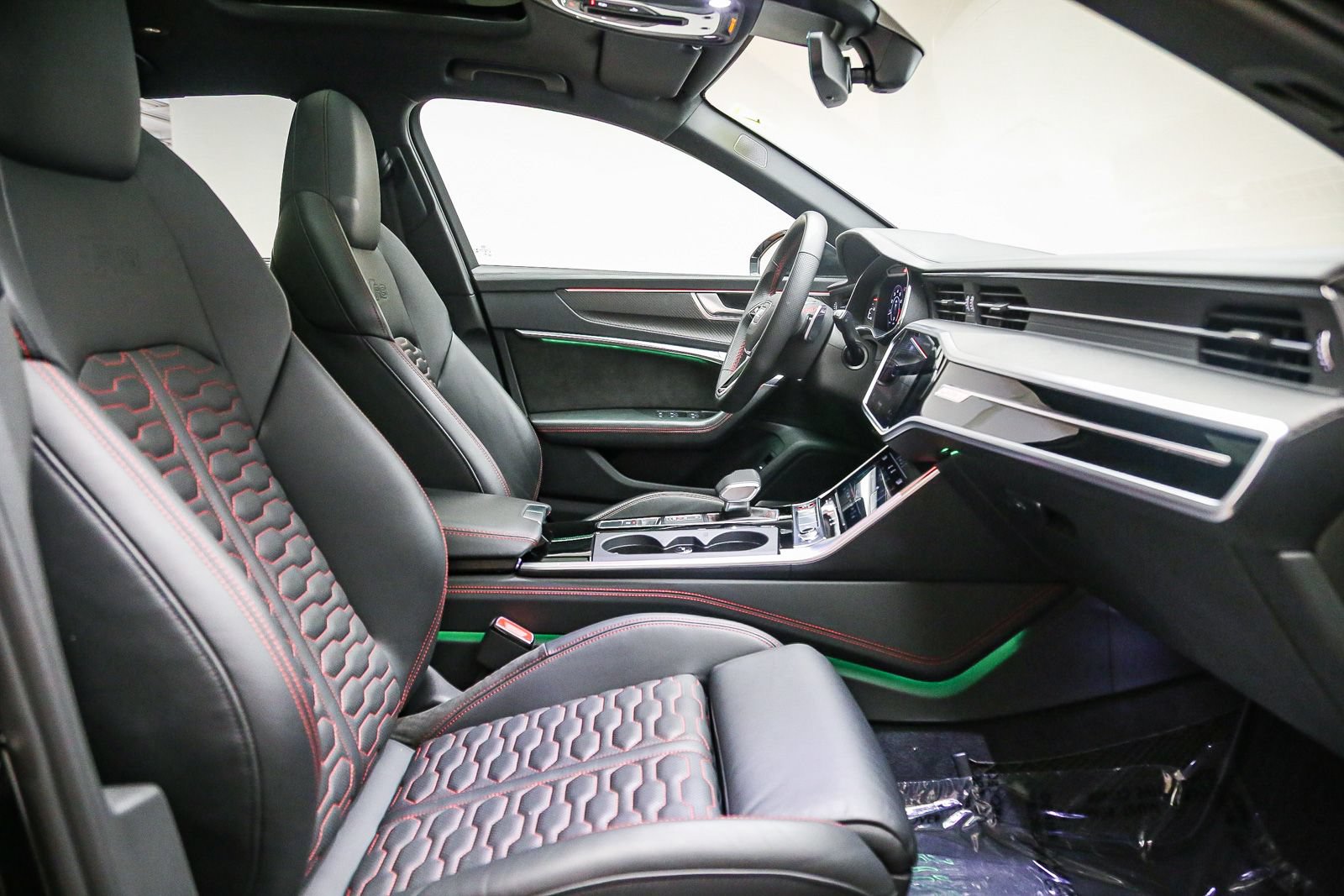 Certified 2021 Audi RS 6 w/ Executive Package AWD/4WD image 26