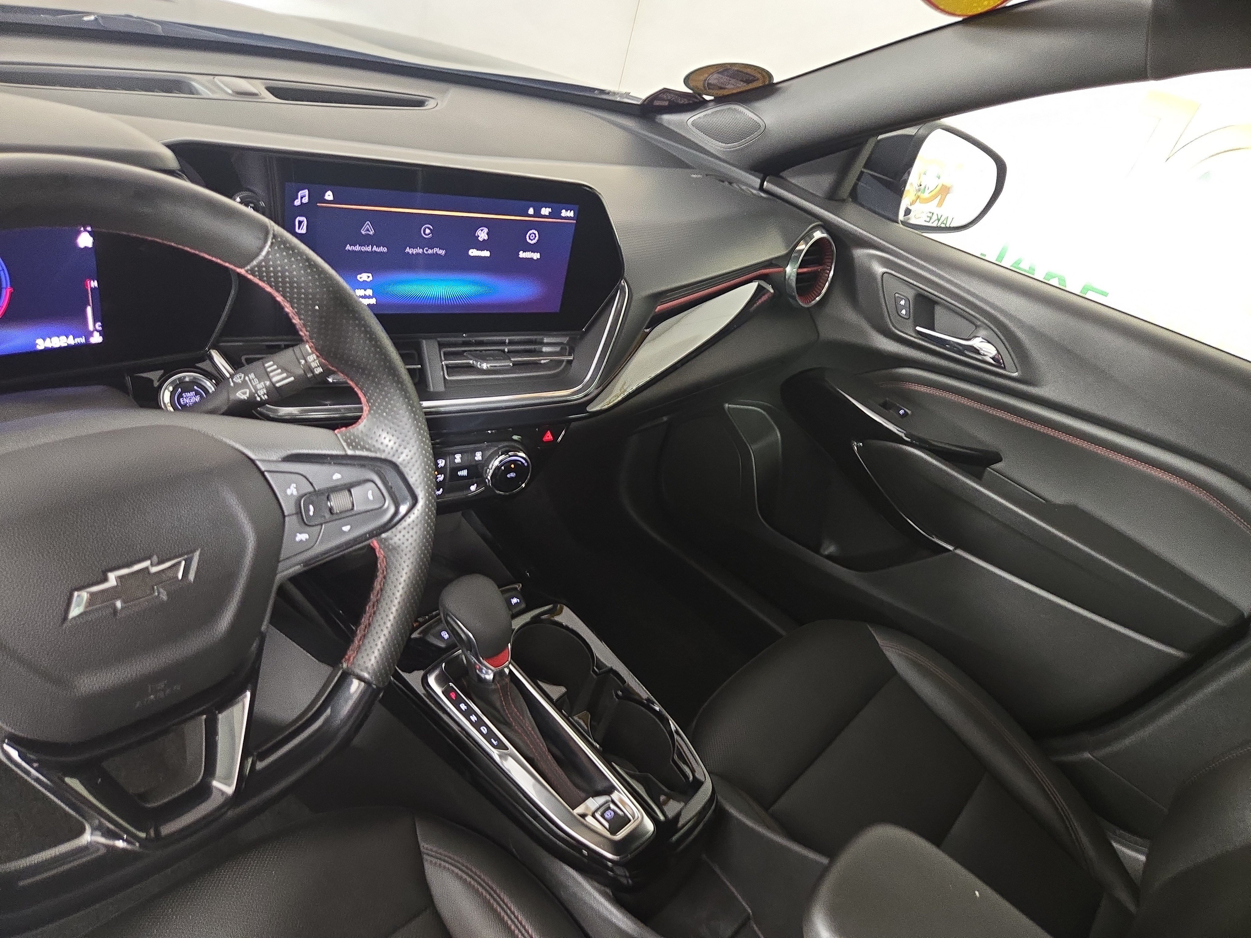 Certified 2025 Chevrolet Trax RS w/ Sunroof Package FWD image 23