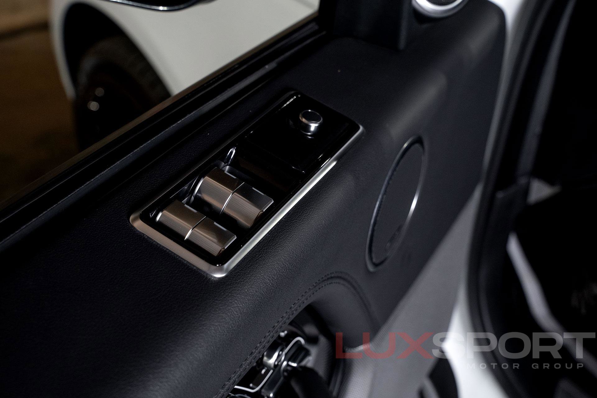 Used 2019 Land Rover Range Rover HSE image 18