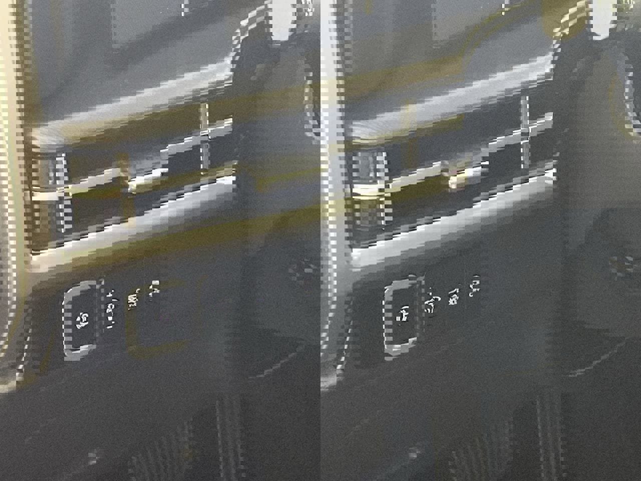 Used 2025 Hyundai Santa Fe SEL image 11