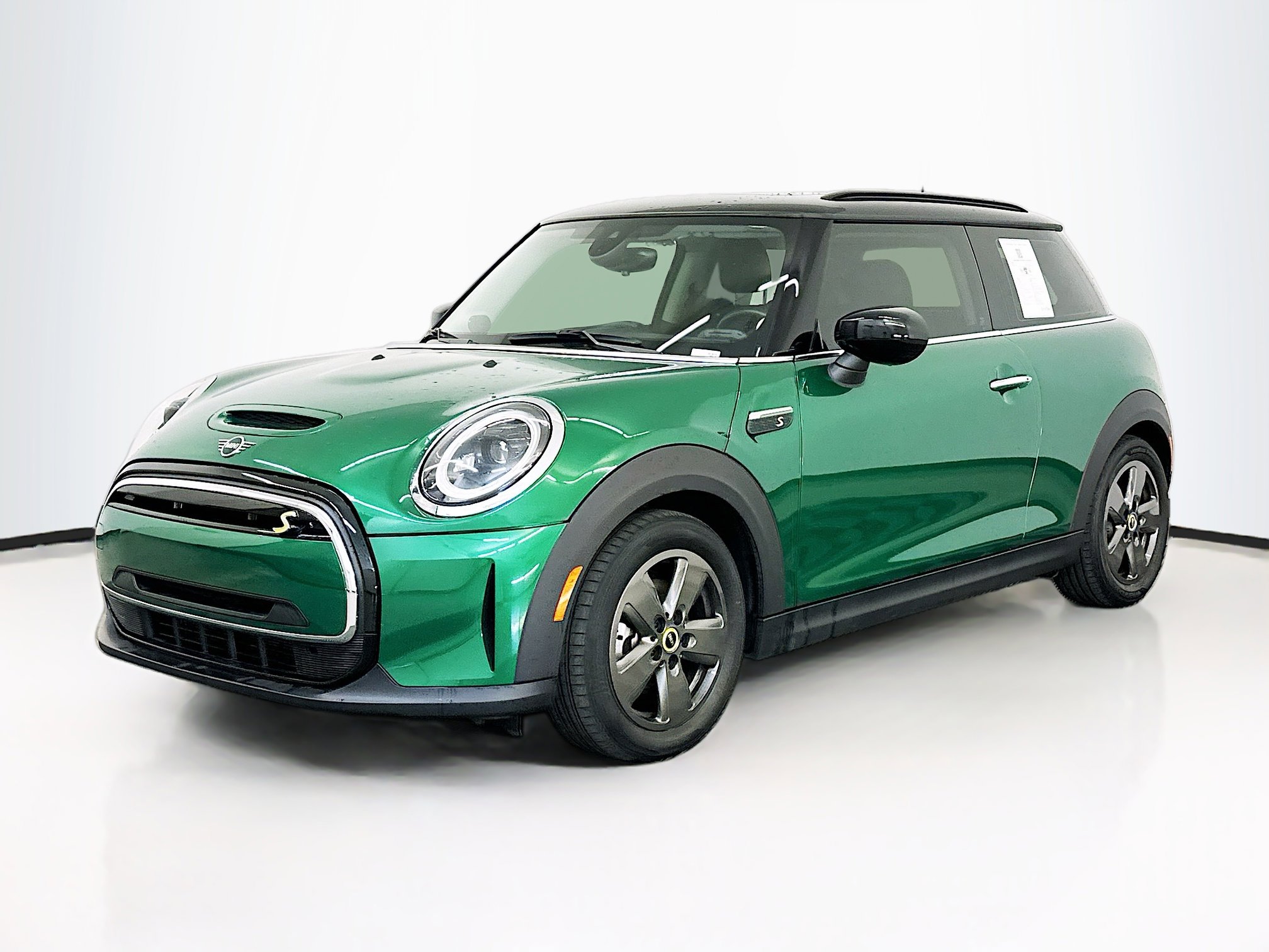 Used 2023 MINI Cooper SE image 3