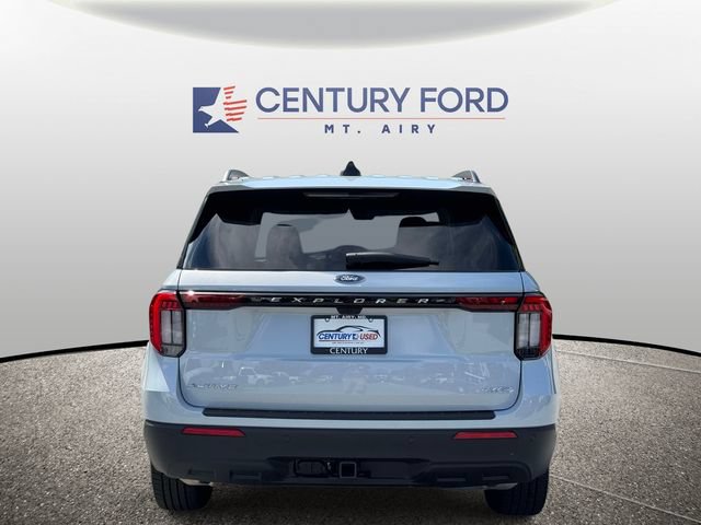 Used 2026 Ford Explorer Active AWD/4WD image 3