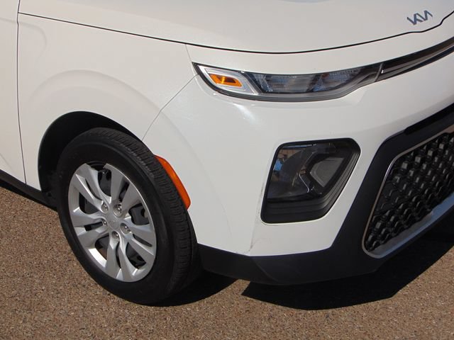 Used 2022 Kia Soul LX FWD image 2