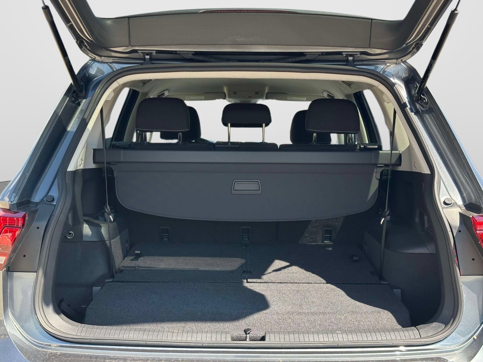 Certified 2024 Volkswagen Tiguan S FWD image 12
