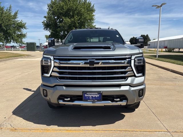Used 2024 Chevrolet Silverado 2500 High Country w/ Technology Package AWD/4WD image 3
