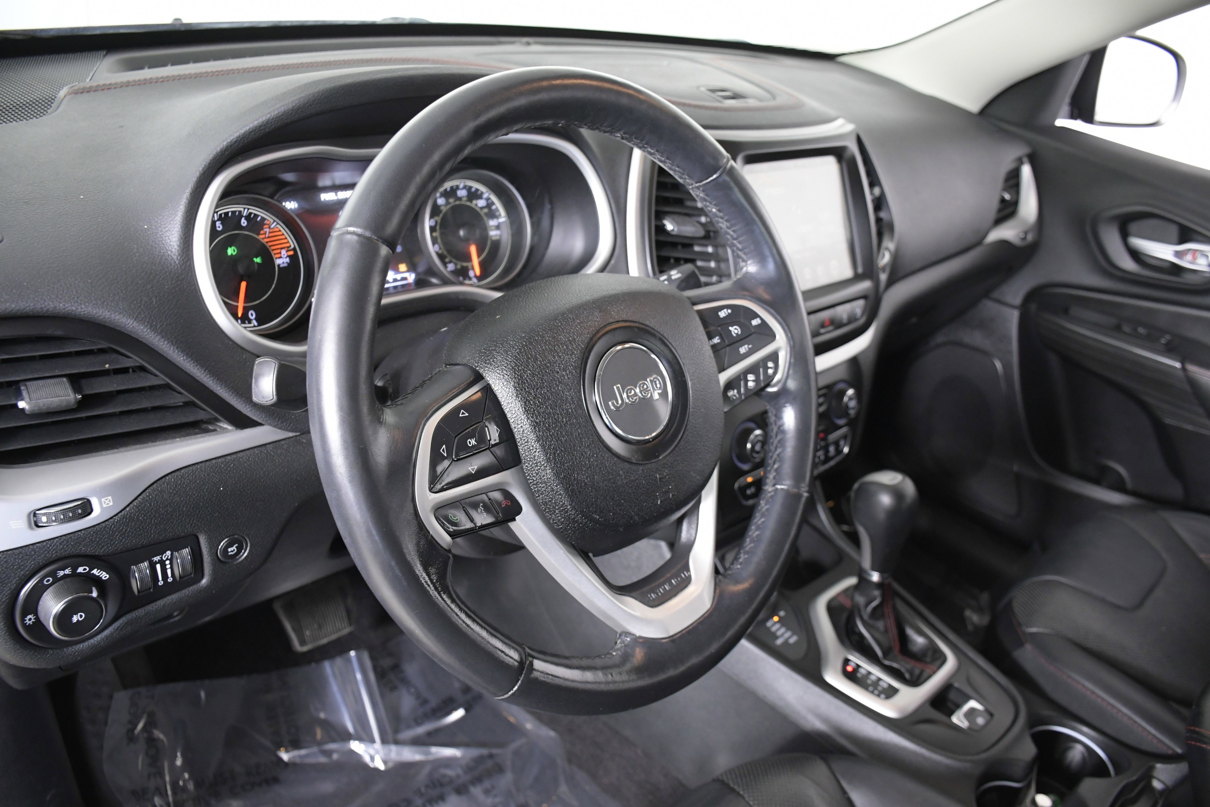 Used 2016 Jeep Cherokee Trailhawk w/ Comfort/Convenience Group image 22