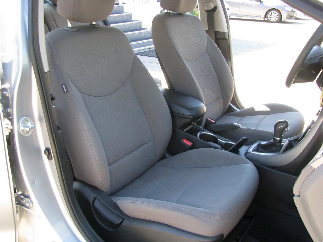 Used 2015 Hyundai Elantra SE FWD image 14
