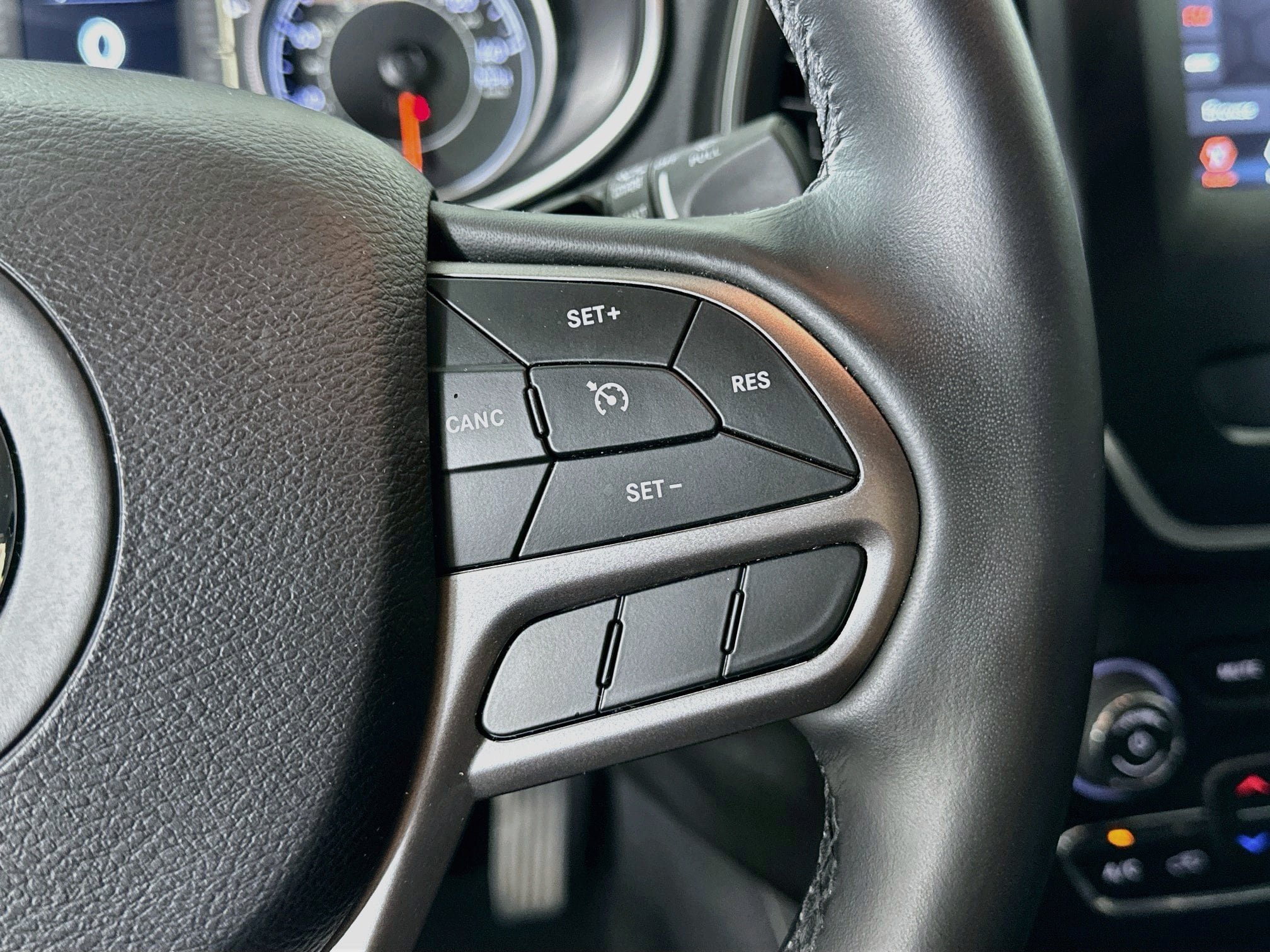Used 2019 Jeep Cherokee Latitude Plus w/ Comfort/Convenience Group AWD/4WD image 13