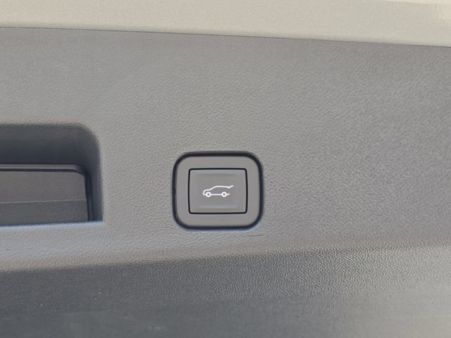 Used 2026 Chevrolet Traverse LT w/ Driver Confidence Package FWD image 7