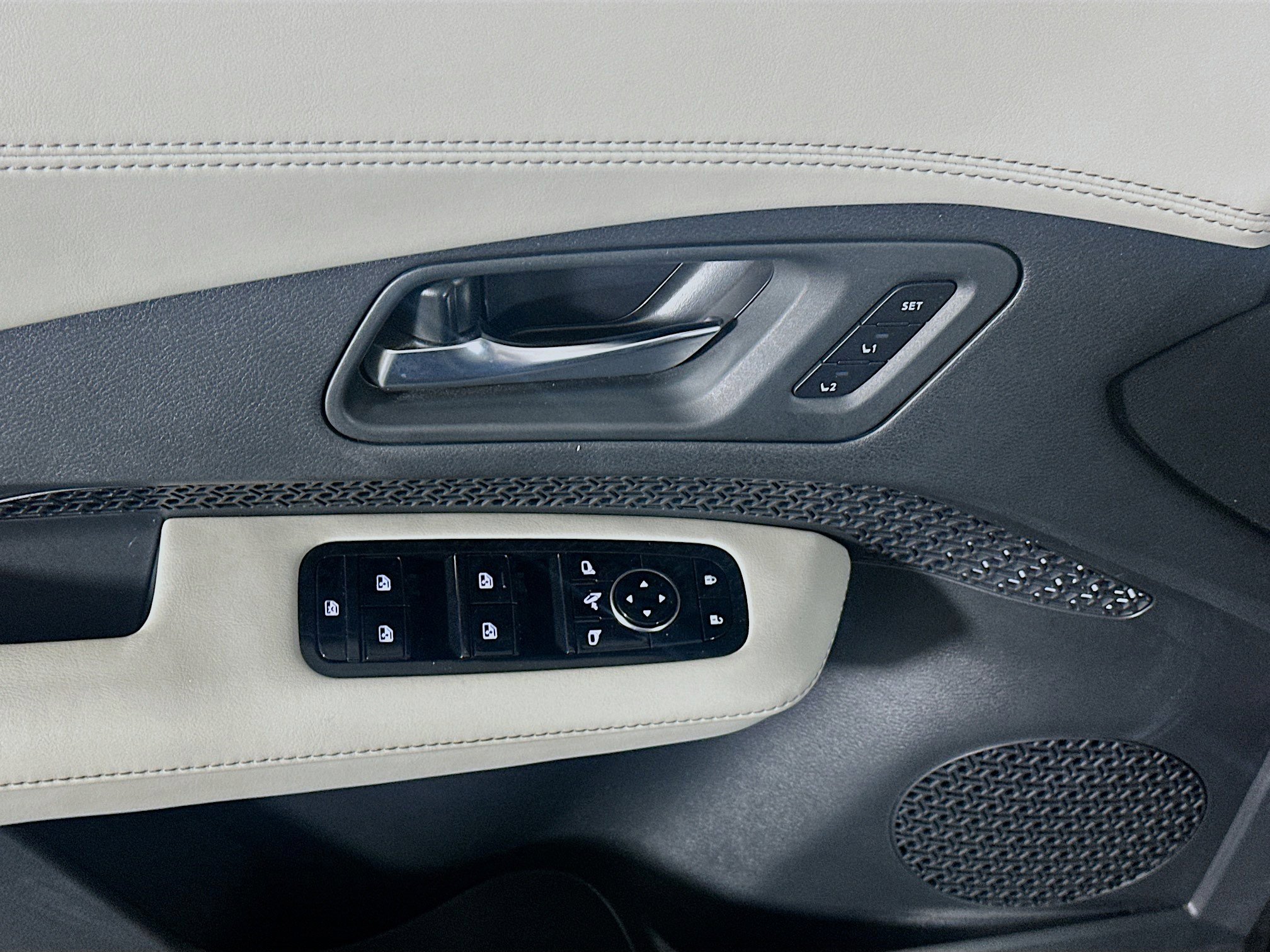 Used 2024 Nissan Ariya FWD image 15