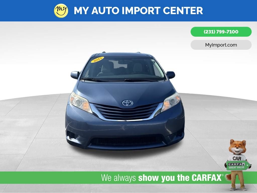 Used 2015 Toyota Sienna LE FWD image 2