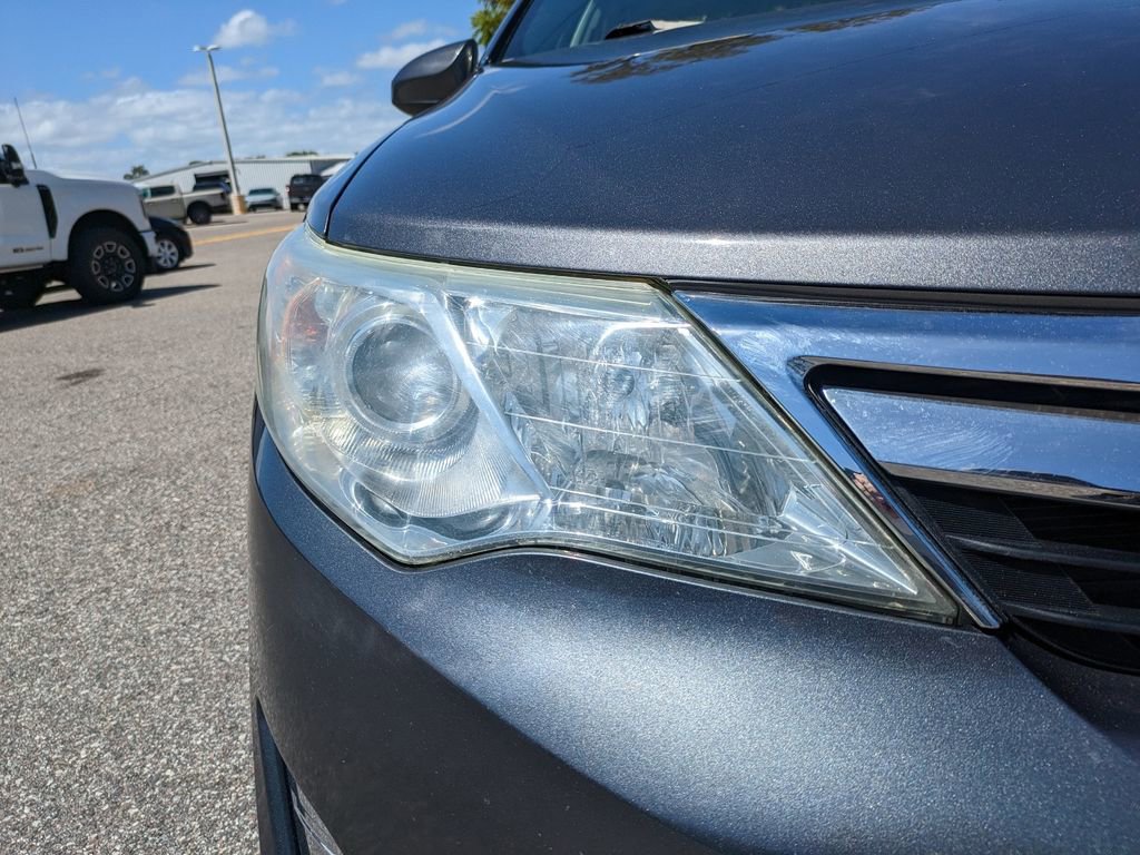 Used 2013 Toyota Camry XLE w/ Leather Pkg image 10