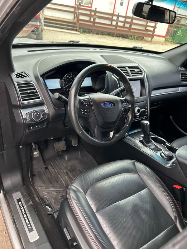 Used 2019 Ford Explorer Sport image 2