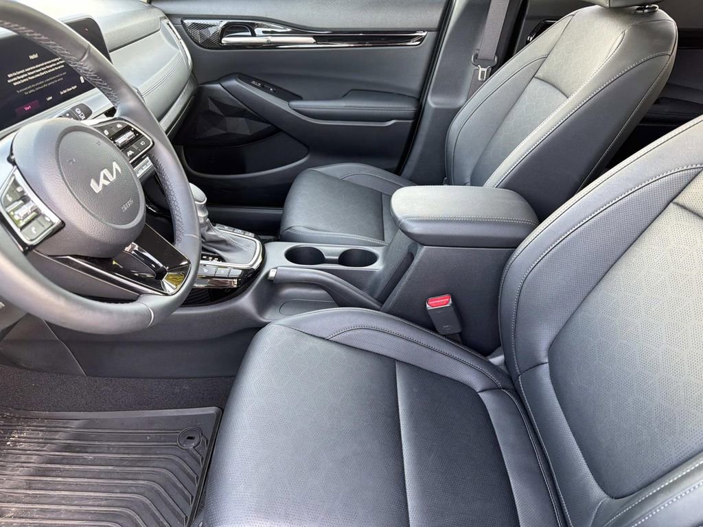 Used 2025 Kia Seltos EX FWD image 4