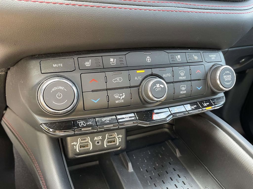 Used 2025 Dodge Durango GT AWD/4WD image 26