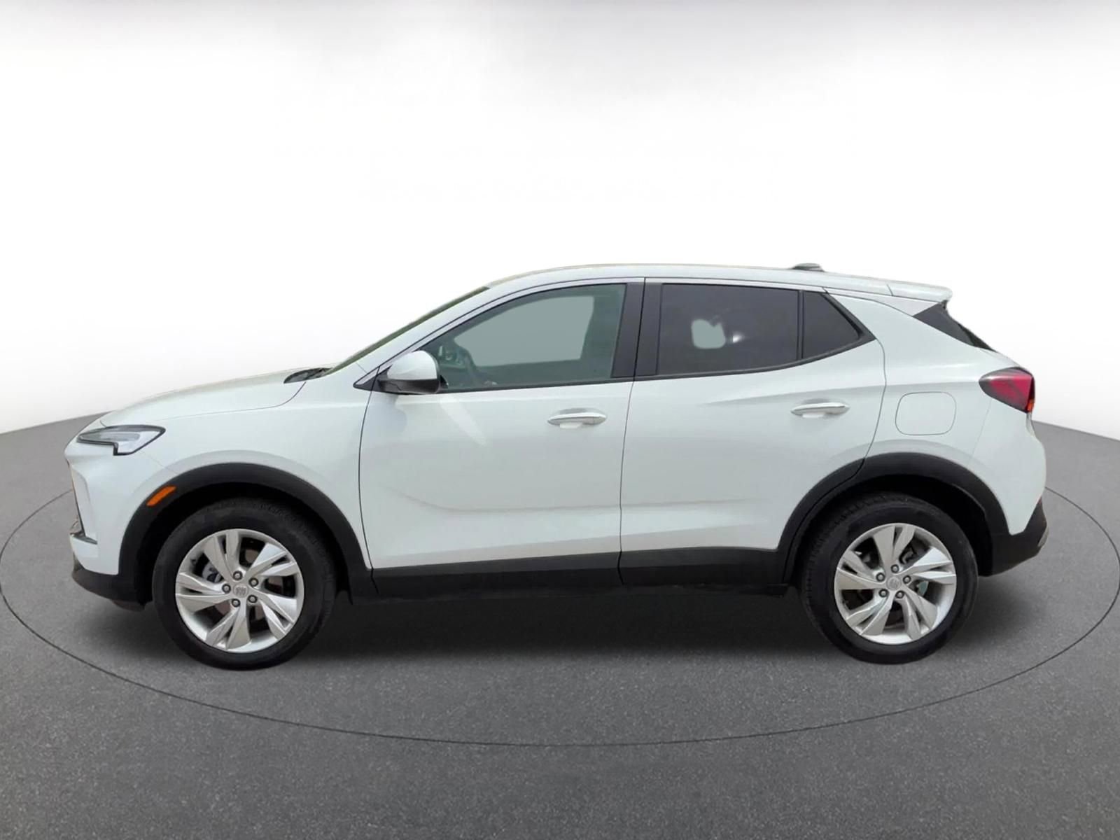 Used 2025 Buick Encore GX Preferred AWD/4WD image 9