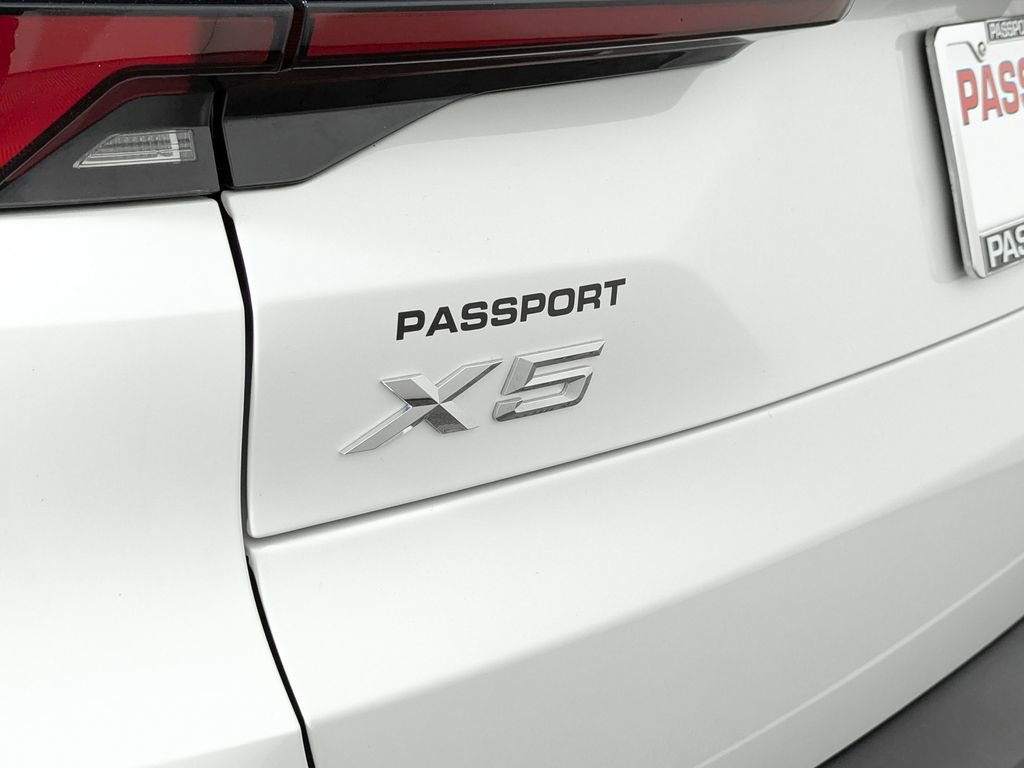 Used 2025 BMW X5 xDrive40i w/ Climate Comfort Package image 9