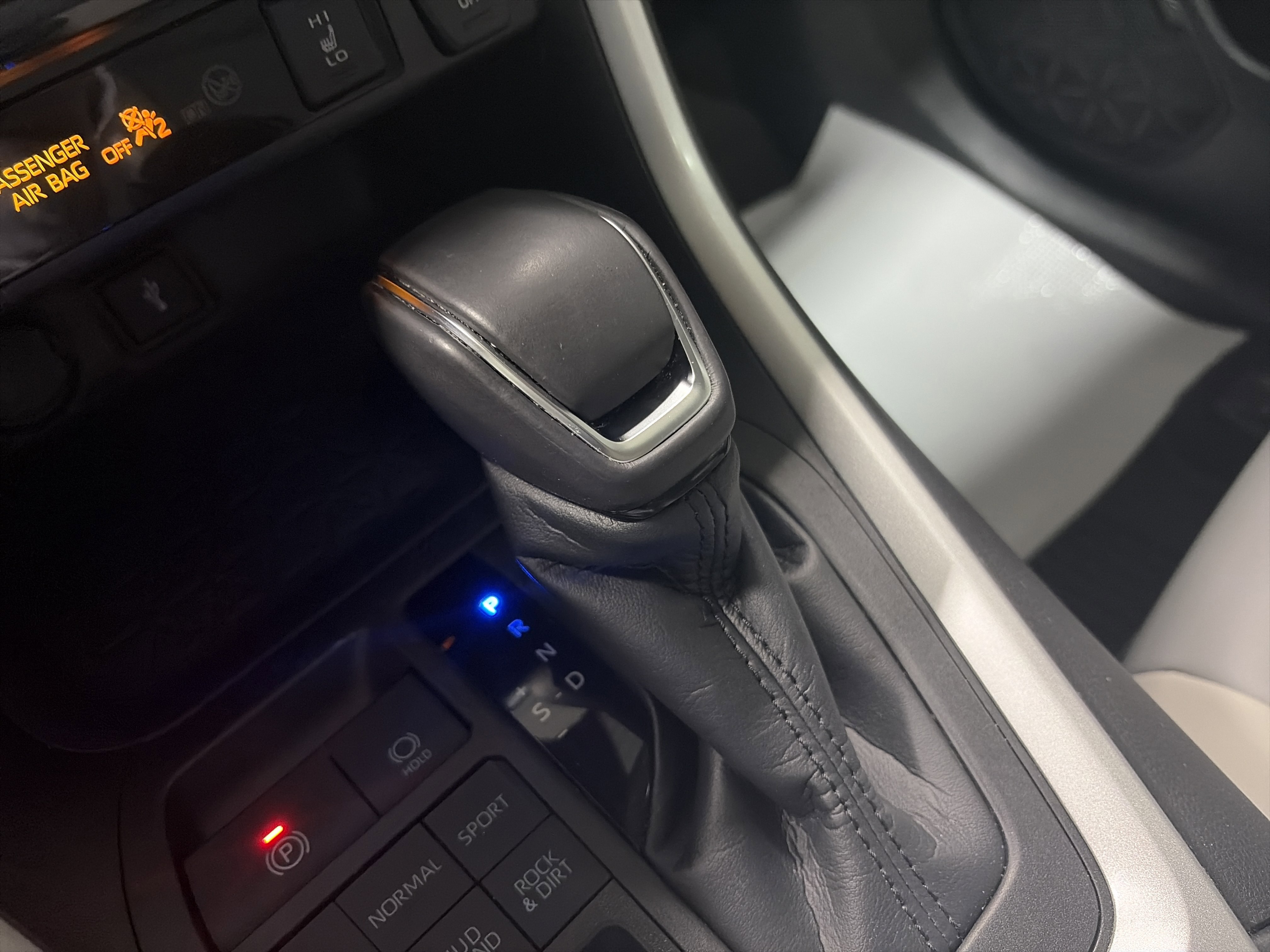 Used 2021 Toyota RAV4 XLE Premium image 24