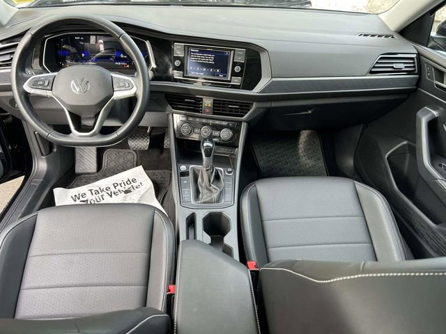 Certified 2023 Volkswagen Jetta SE w/ Panoramic Sunroof Package image 13
