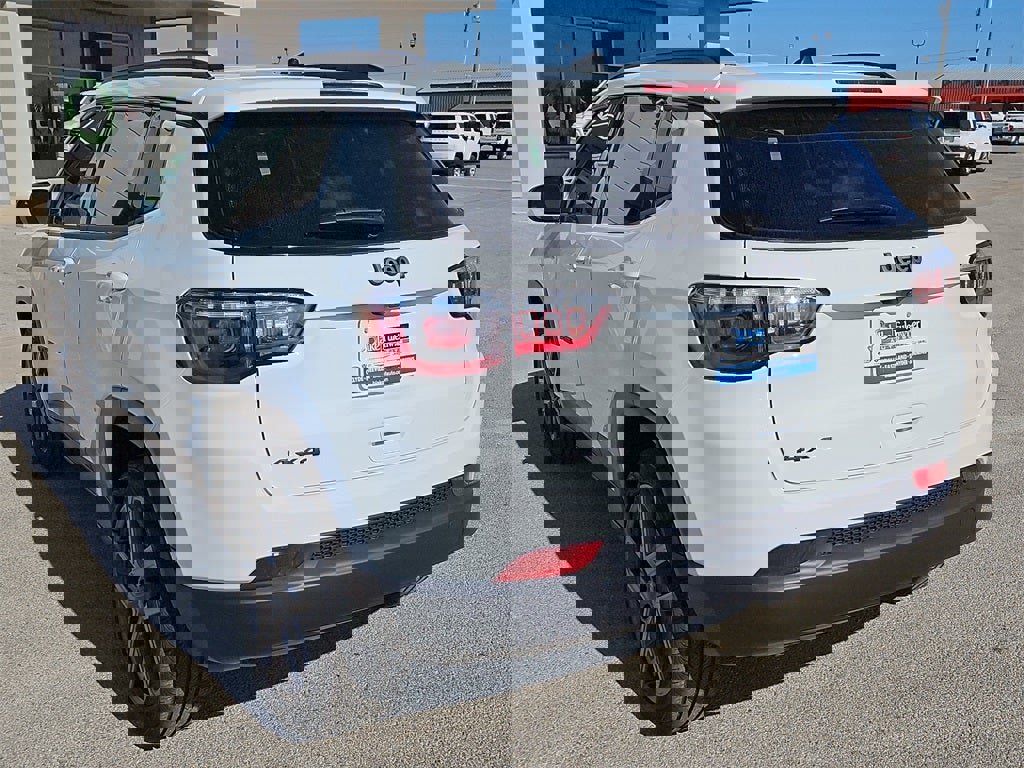 New 2026 Jeep Compass Latitude image 4