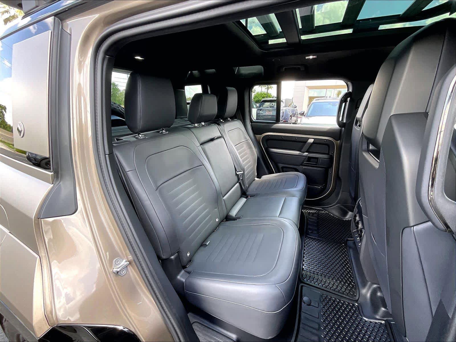 Used 2025 Land Rover Defender 110 AWD/4WD image 29