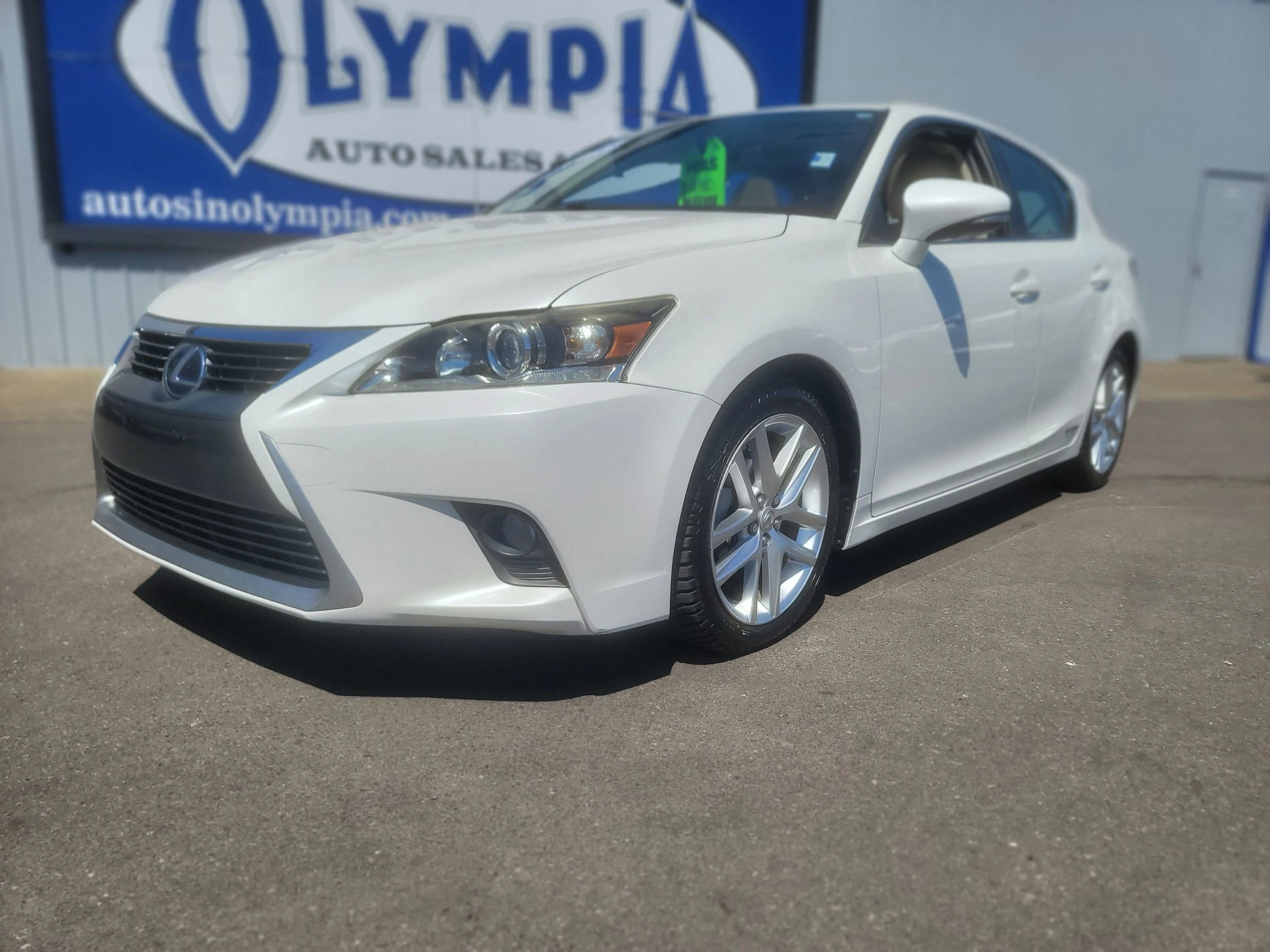 Used 2014 Lexus CT 200h FWD image 2