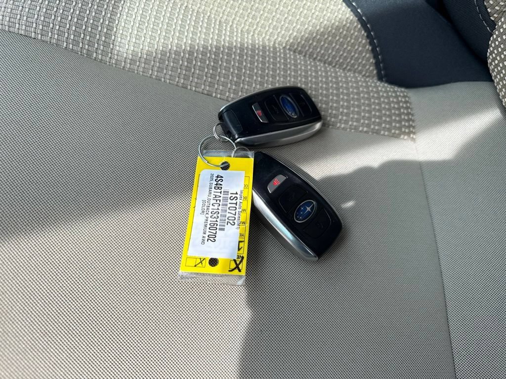 Used 2025 Subaru Outback Premium AWD/4WD image 24